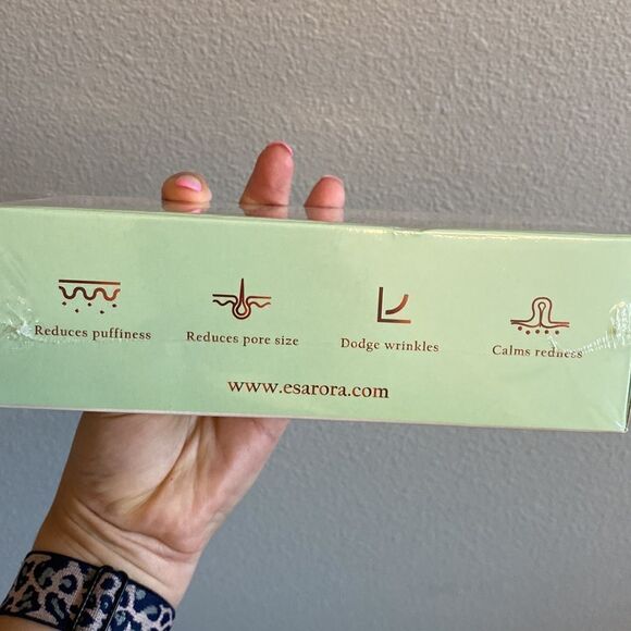 NIB- ESARORA Ice Roller for Face & Eye, Puffiness, Migraine, Pain Relief - Picture 4 of 9